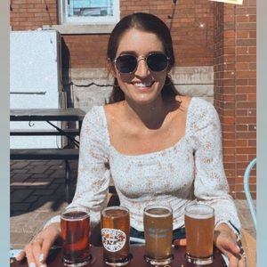 Cupcakes and cashmere XS longsleeve smocked floral top